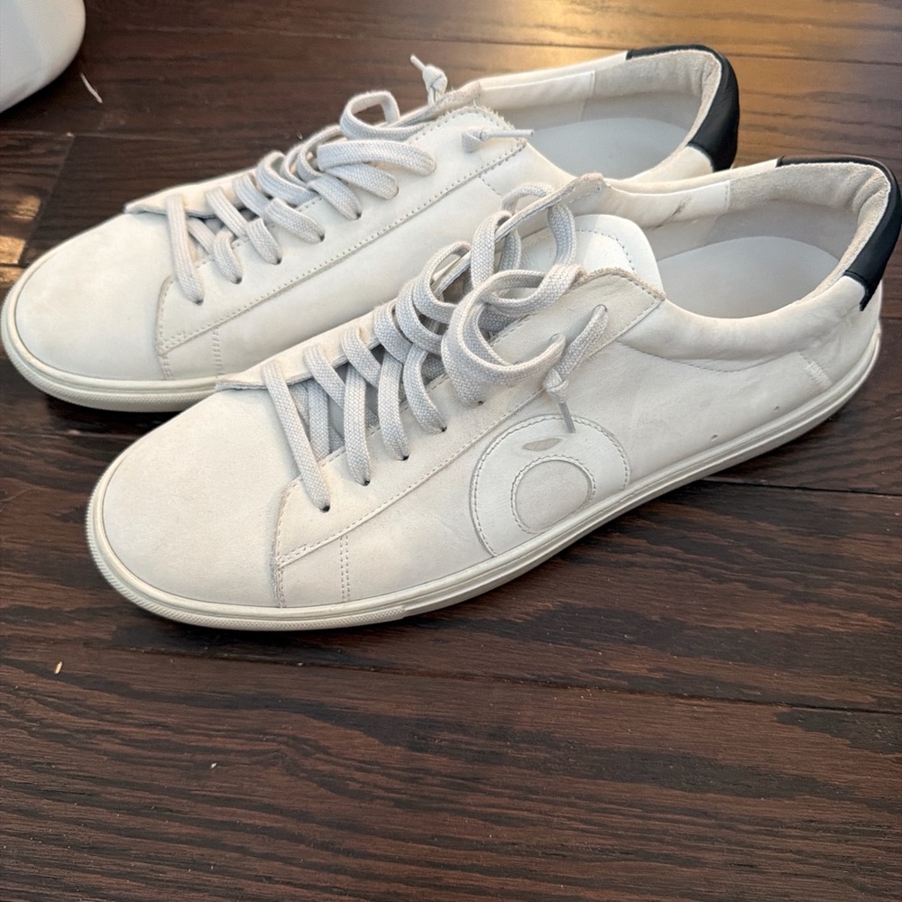 Oliver Cabell White Low-Top Sneakers with Black Heel Tab - Picture 2 of 5